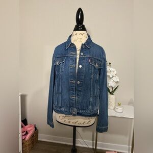 Levi’s Classic Blue stars Denim Jacket